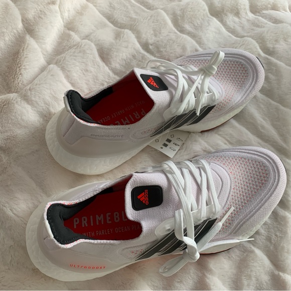 Brand New Adidas UltraBOOST Light Running Shoes👟👟👟👟🥰🥰🥰 - Picture 11 of 14